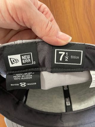 Gorra Fox Negra y Gris Talla 7 1/2