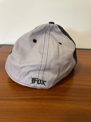 Gorra Fox Negra y Gris Talla 7 1/2