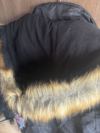 Chaqueta Norway Negra con Capucha y Pelo