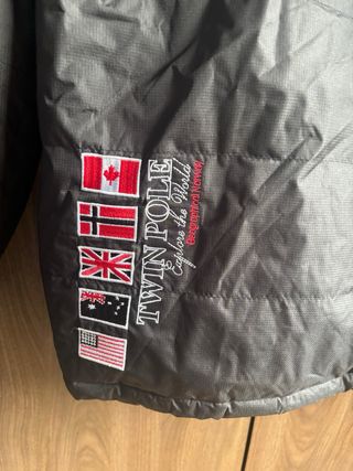 Chaqueta Norway Negra con Capucha y Pelo