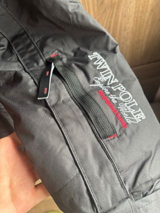 Chaqueta Norway Negra con Capucha y Pelo