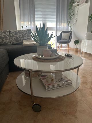 Mesa auxiliar redonda cristal y metal