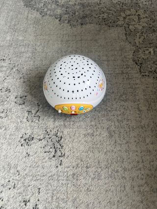 Móvil de cuna con proyector y ovejas