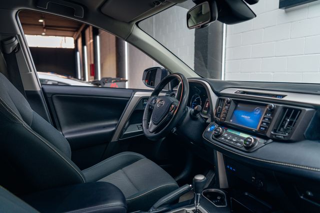 TOYOTA RAV 4 *EXECUTIVE*