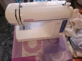 Máquina de coser SUBEM modelo 200