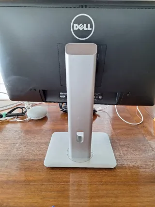 Pantalla Dell Negra y Plateada