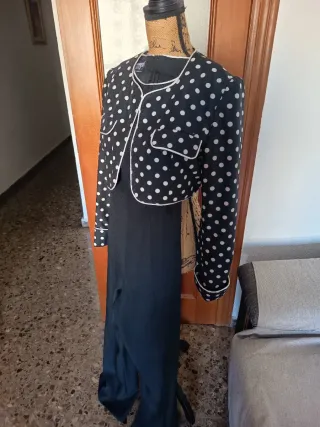 Conjunto de chaqueta y pantalón lunares