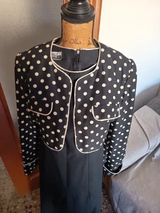 Conjunto de chaqueta y pantalón lunares