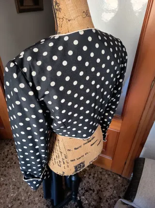 Conjunto de chaqueta y pantalón lunares