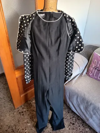 Conjunto de chaqueta y pantalón lunares