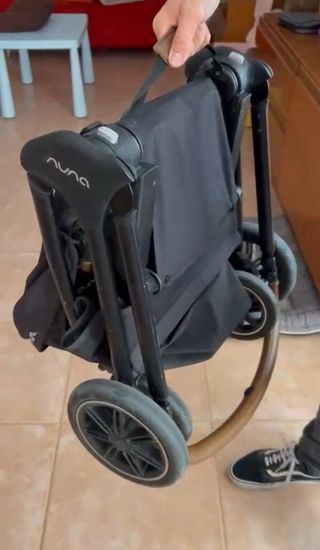 Carrito Nuna Triv Negro + Capazo