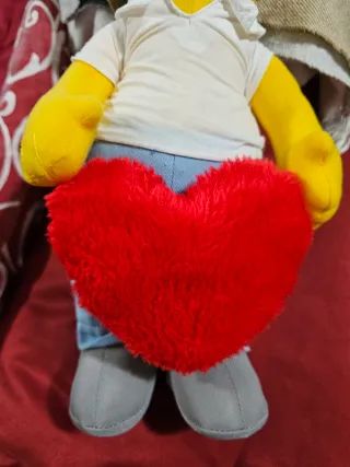 Peluche Homer Simpson con Cuore Rosso