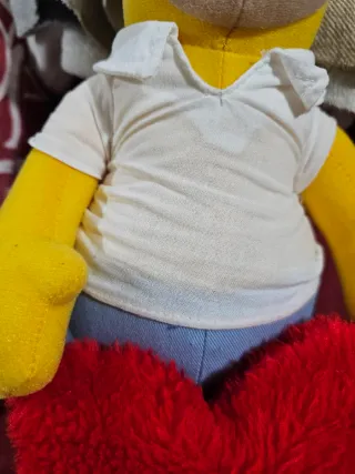 Peluche Homer Simpson con Cuore Rosso