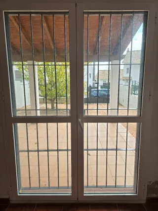 Puerta de reja de hierro.  Medidas 160x220cm