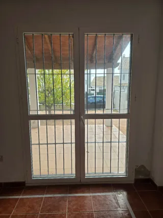 Puerta de reja de hierro.  Medidas 160x220cm