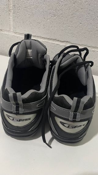 Zapatilla spinning GPS gris y negro