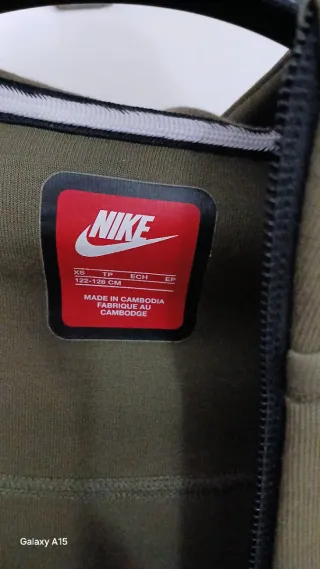 Felpa Nike con cappuccio verde militare