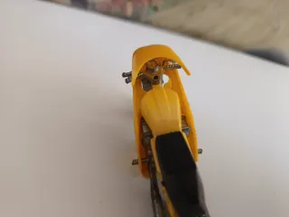 moto juguete escala aproximada 1:32