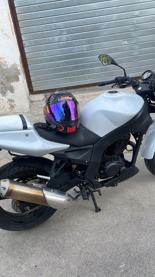 Daelim Roadwin 125cc Moto