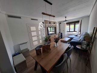 Casa adosada en venta en Yecla