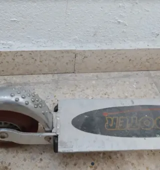 Patinete infantil plateado