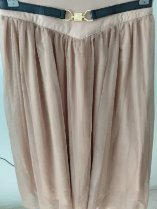 Falda tul beige con cinturón