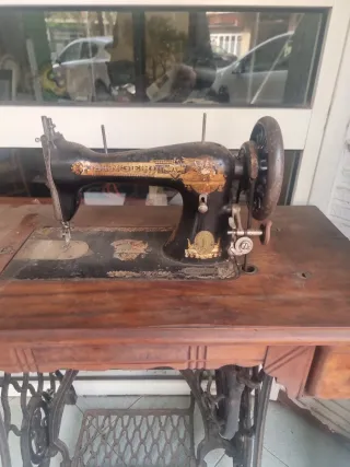 Máquina de coser Singer antigua