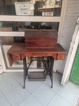 Máquina de coser Singer antigua