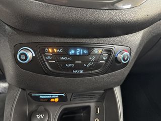 FORD Tourneo Courier 1.0 Ecoboost Titanium