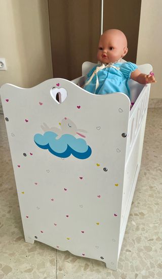 Cuna y armario para muñecas; Con ropita y accesori