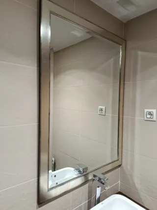 Conjunto baño: espejo, lavabo y grifo. Entrega10/4