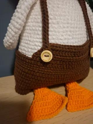 Amigurumi pato hecho a mano