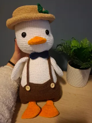 Amigurumi pato hecho a mano