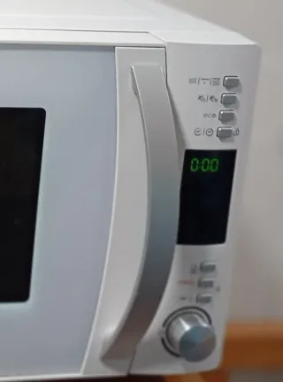Microondas Candy Blanco funciona bien