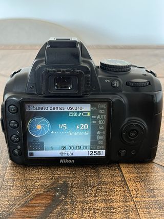 Cámara Nikon D3000 Negra + Accesorios