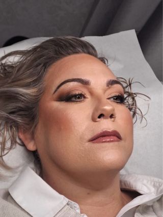 Maquillaje profesional oro y rosa