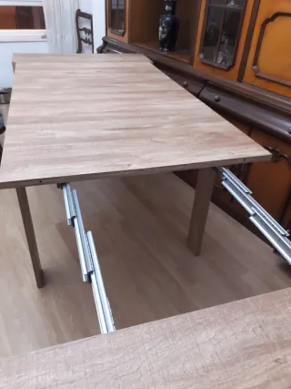 Mesa de comedor extensible de madera