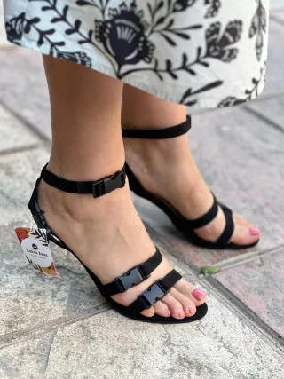 Sandalias tacón negras con hebillas