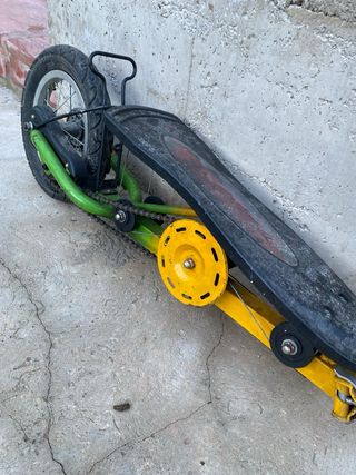 Patinete con plataforma balanceante