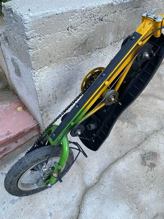 Patinete con plataforma balanceante