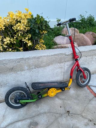 Patinete con plataforma balanceante