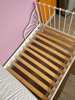 Cama infantil Ikea Minnen 80x200 con colchón.