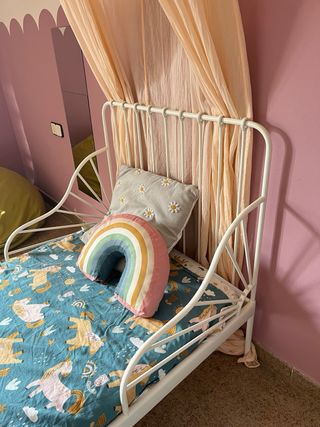 Cama infantil Ikea Minnen 80x200 con colchón.