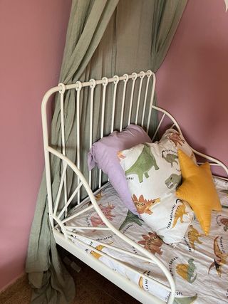 Cama infantil Ikea Minnen 80x200 con colchón.