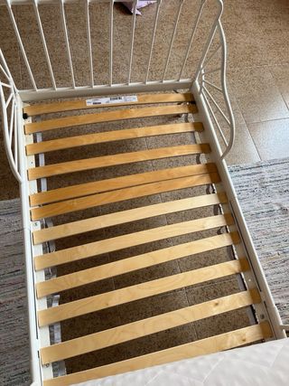 Cama infantil Ikea Minnen 80x200 con colchón.