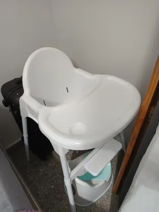 Trona de color blanco