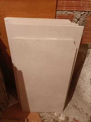 Lote azulejos y solados (Metro Artilleros)