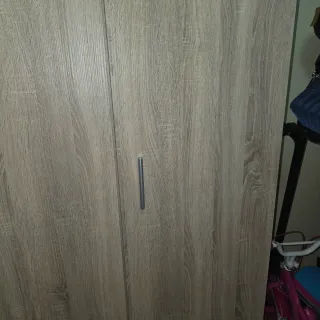 Armario 3 puertas madera roble casi nuevo260€