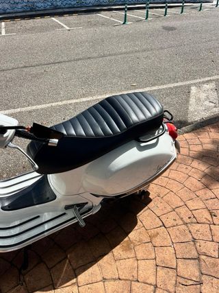 Vespa Gran Turismo 300 Blanca
