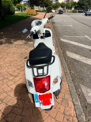 Vespa Gran Turismo 300 Blanca